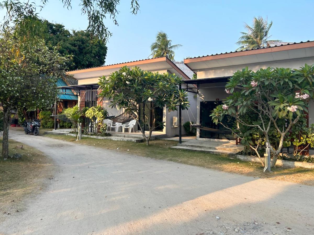 The Cosy Sunset Beach Resort & Restaurant Thongsala Exterior photo