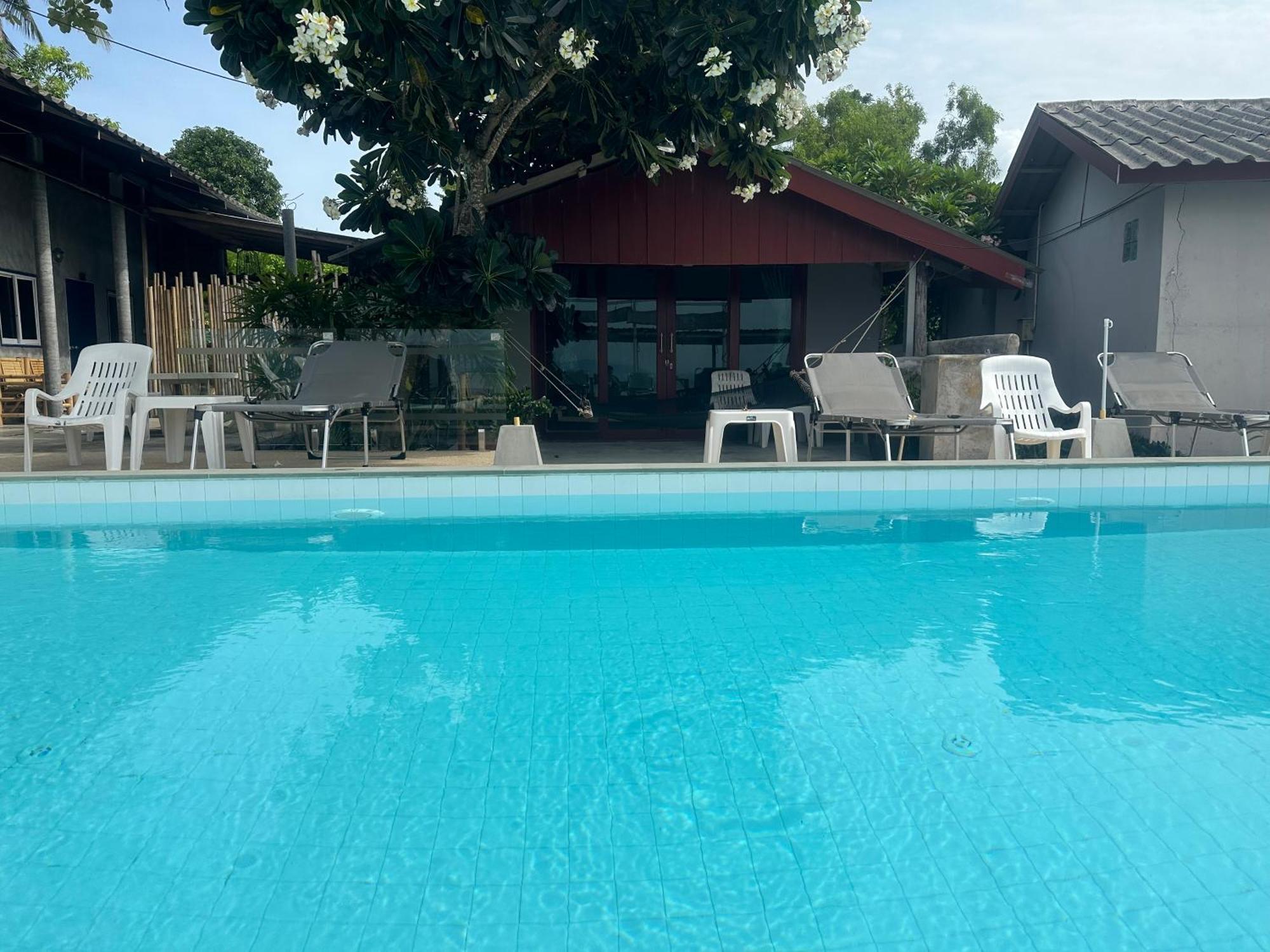 The Cosy Sunset Beach Resort & Restaurant Thongsala Exterior photo